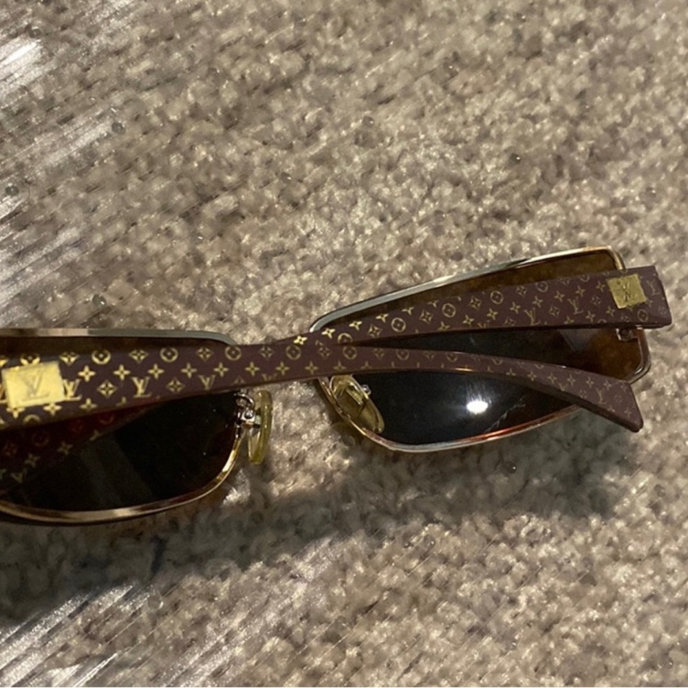 💯 % authentic Louis Vuitton sunglasses